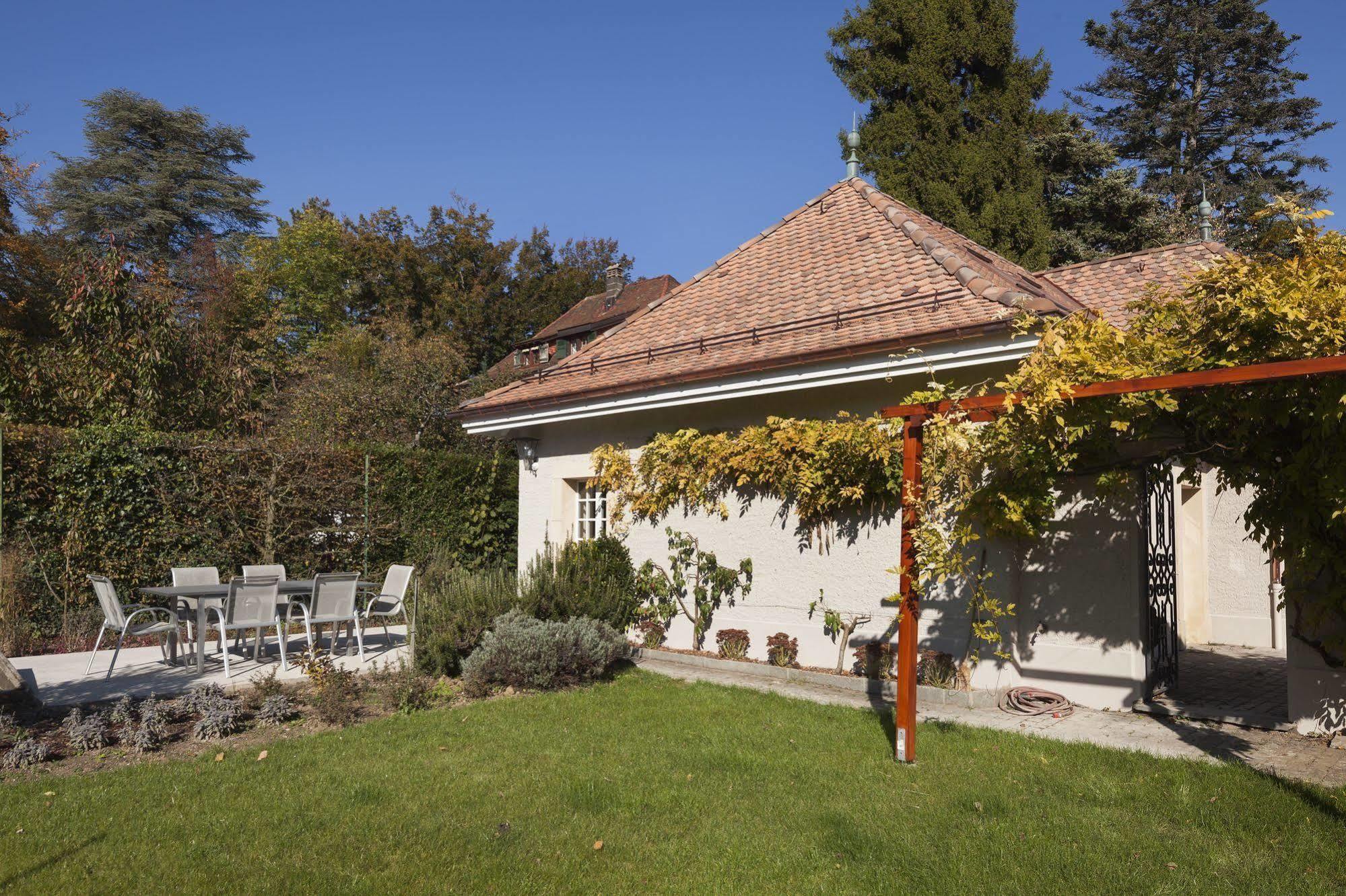 Le Jour Et La Nuit Bed and Breakfast Genève Buitenkant foto